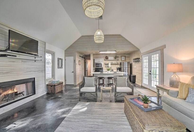 Outdoor Oasis & Grills: Ultimate Rockport Home!