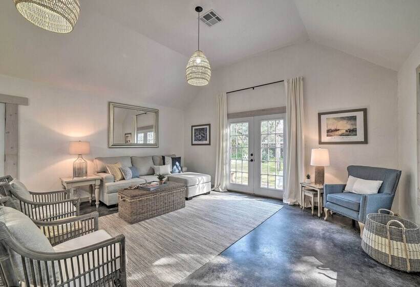 Outdoor Oasis & Grills: Ultimate Rockport Home!