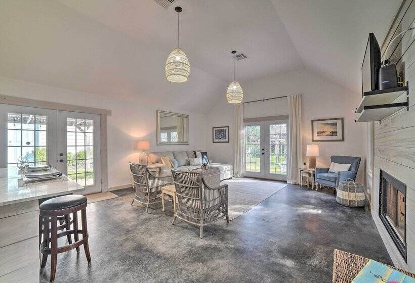 Outdoor Oasis & Grills: Ultimate Rockport Home!