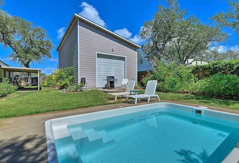 Outdoor Oasis & Grills: Ultimate Rockport Home!