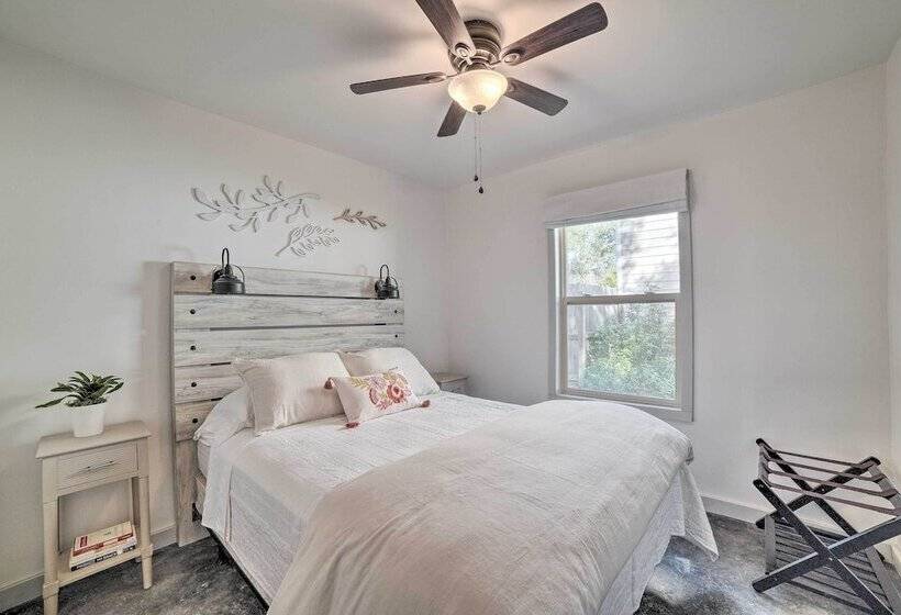 Outdoor Oasis & Grills: Ultimate Rockport Home!