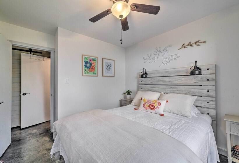 Outdoor Oasis & Grills: Ultimate Rockport Home!