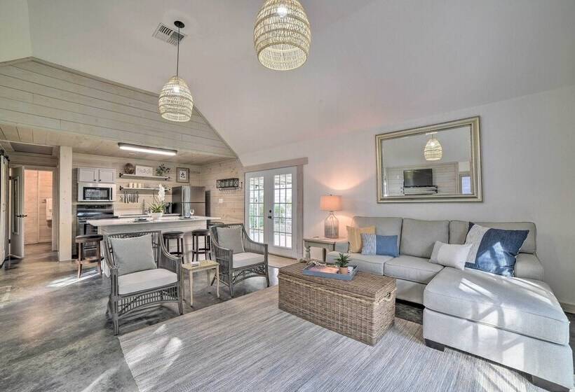 Outdoor Oasis & Grills: Ultimate Rockport Home!