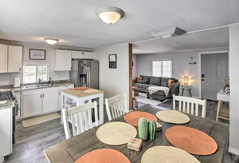 Updated Escape W/ Game Room 1 Block To River!