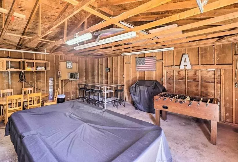 Updated Escape W/ Game Room 1 Block To River!