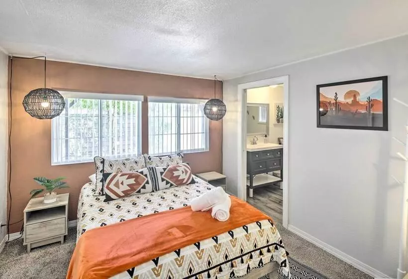 Updated Escape W/ Game Room 1 Block To River!