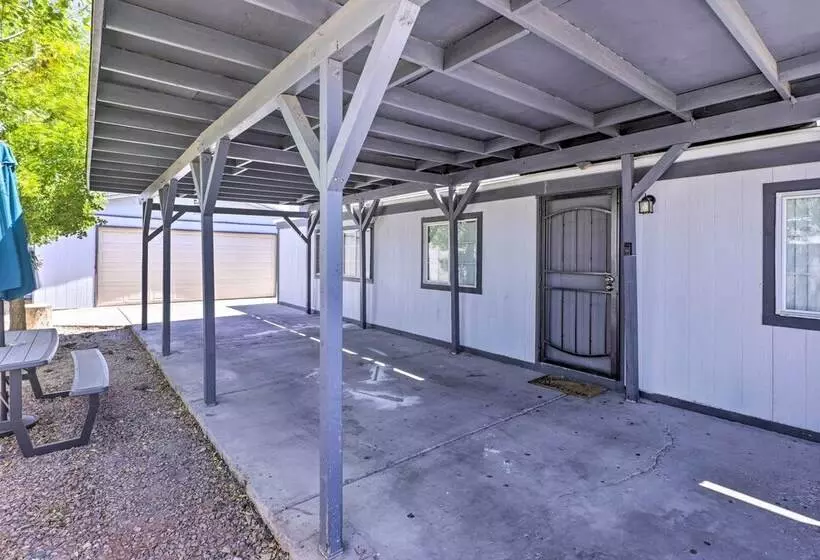 Updated Escape W/ Game Room 1 Block To River!