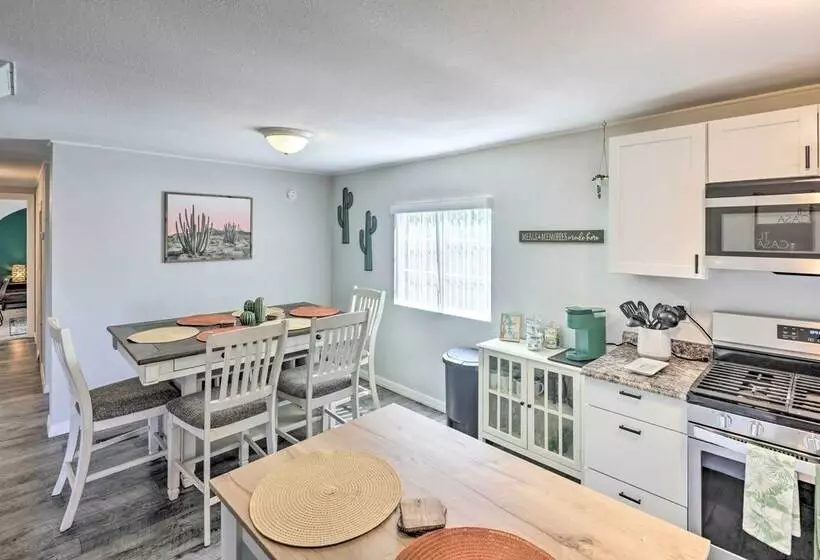 Updated Escape W/ Game Room 1 Block To River!