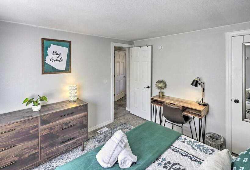 Updated Escape W/ Game Room 1 Block To River!