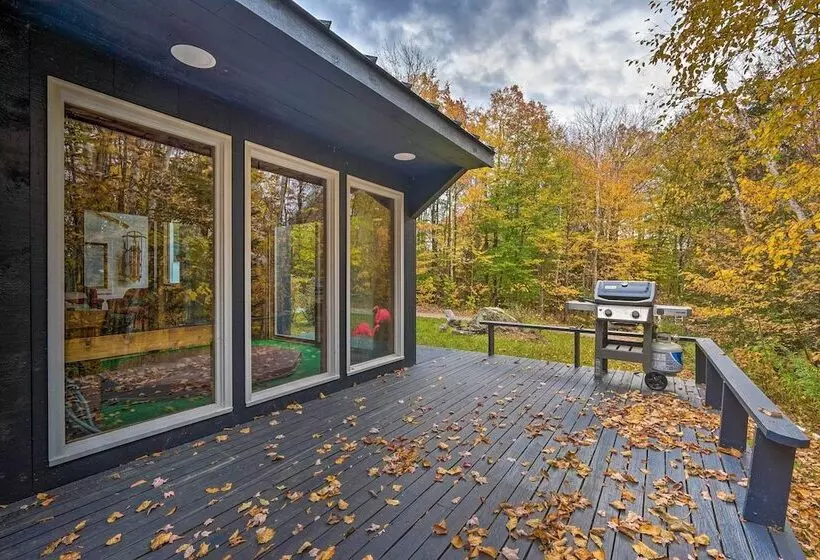 Whimsical Winhall Cottage W/ Fire Pit!