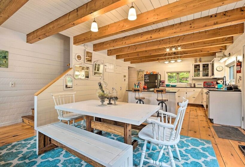 Whimsical Winhall Cottage W/ Fire Pit!