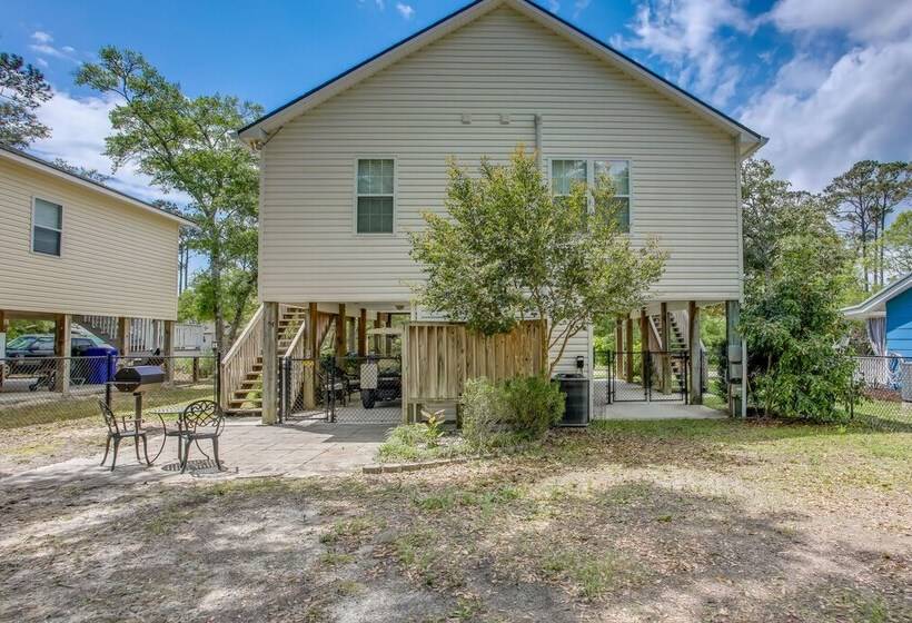 Charming Oak Island Home 1 Mi To Beach!