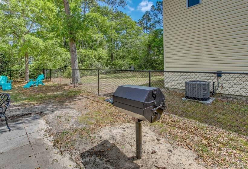 Charming Oak Island Home 1 Mi To Beach!