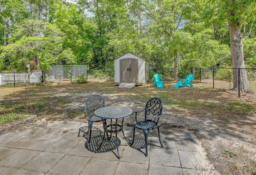 Charming Oak Island Home 1 Mi To Beach!