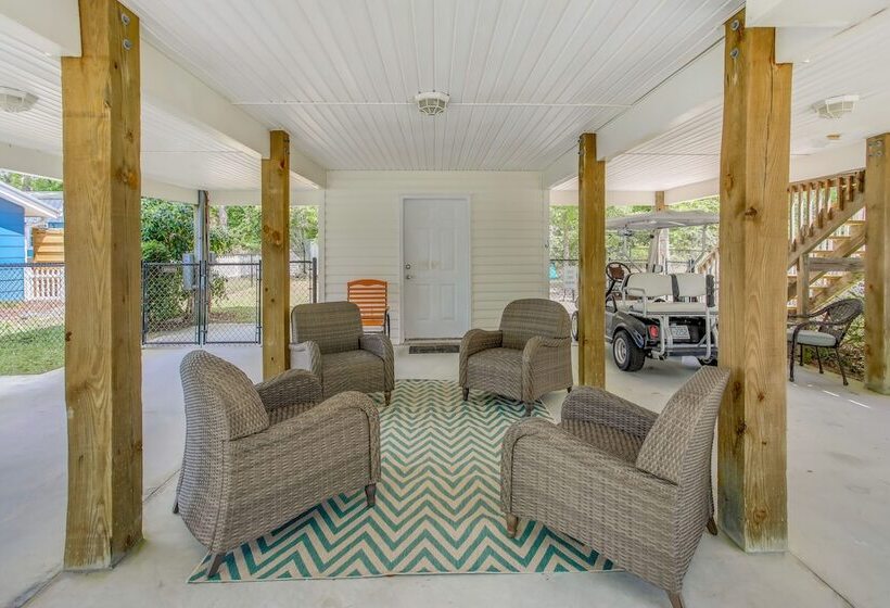 Charming Oak Island Home 1 Mi To Beach!