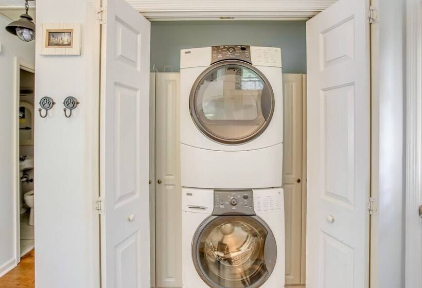 Charming Oak Island Home 1 Mi To Beach!