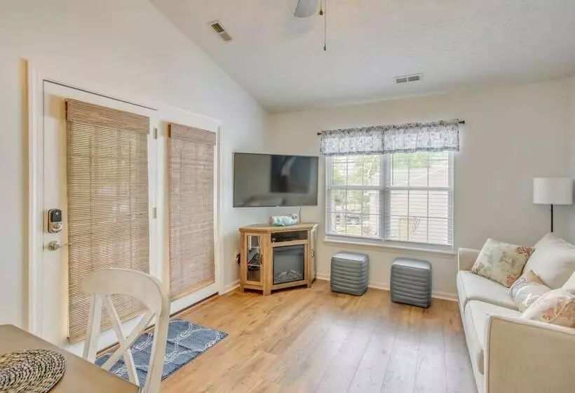 Charming Oak Island Home 1 Mi To Beach!