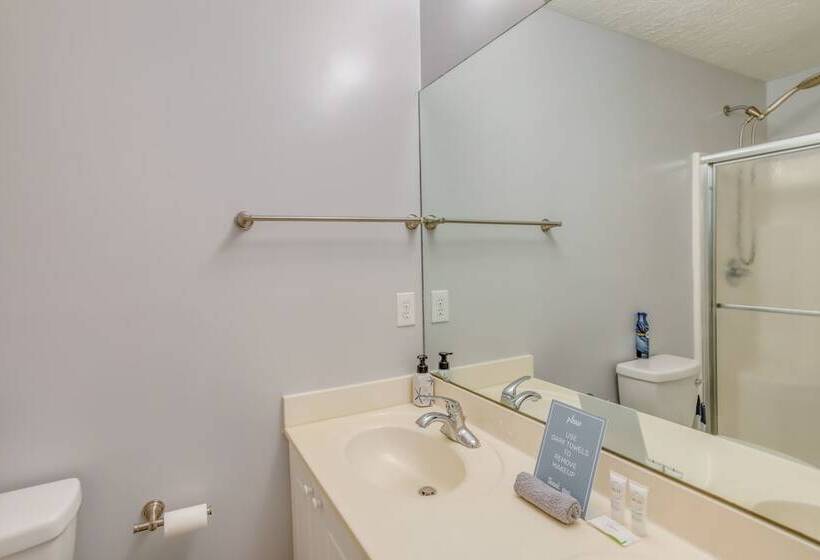 Charming Oak Island Home 1 Mi To Beach!