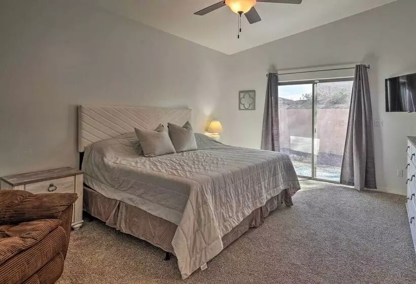 Chic Home In Lake Havasu W/ Fire Pit & Patio