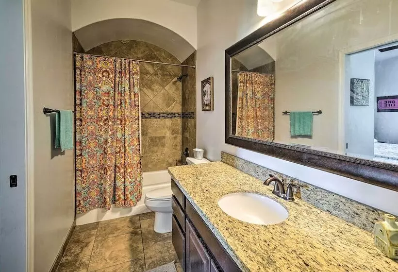 Chic Home In Lake Havasu W/ Fire Pit & Patio