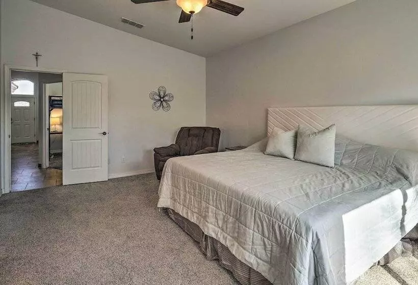 Chic Home In Lake Havasu W/ Fire Pit & Patio