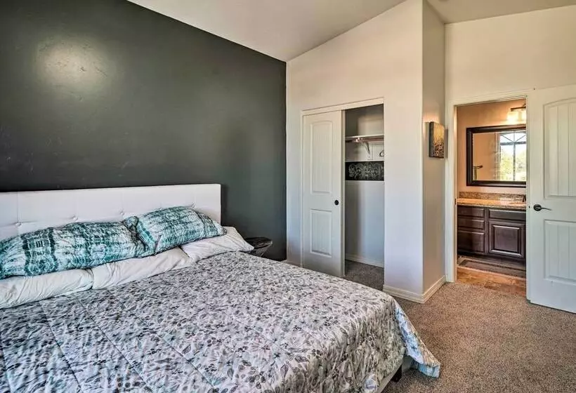 Chic Home In Lake Havasu W/ Fire Pit & Patio