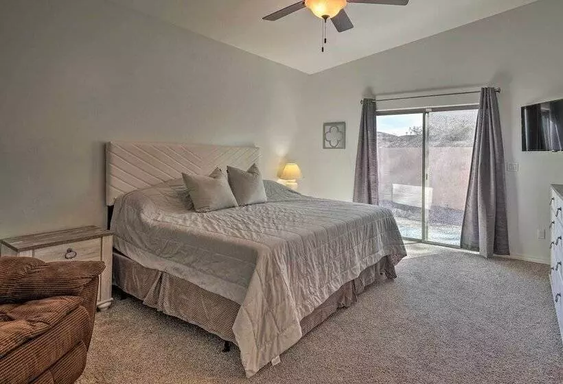 Chic Home In Lake Havasu W/ Fire Pit & Patio