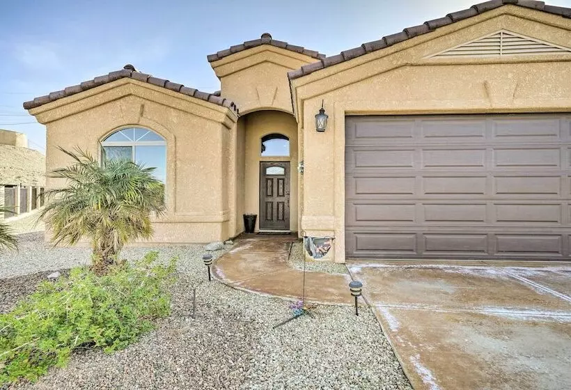 Chic Home In Lake Havasu W/ Fire Pit & Patio