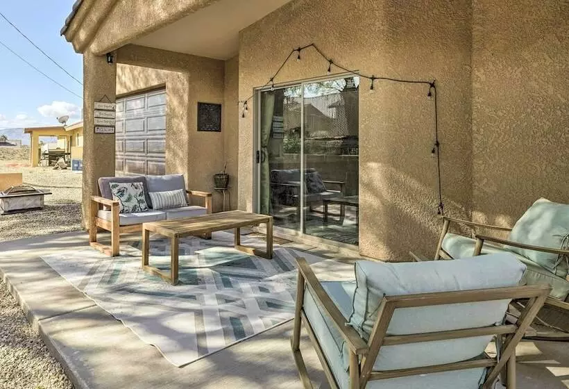 Chic Home In Lake Havasu W/ Fire Pit & Patio