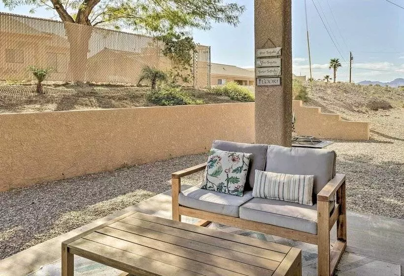 Chic Home In Lake Havasu W/ Fire Pit & Patio