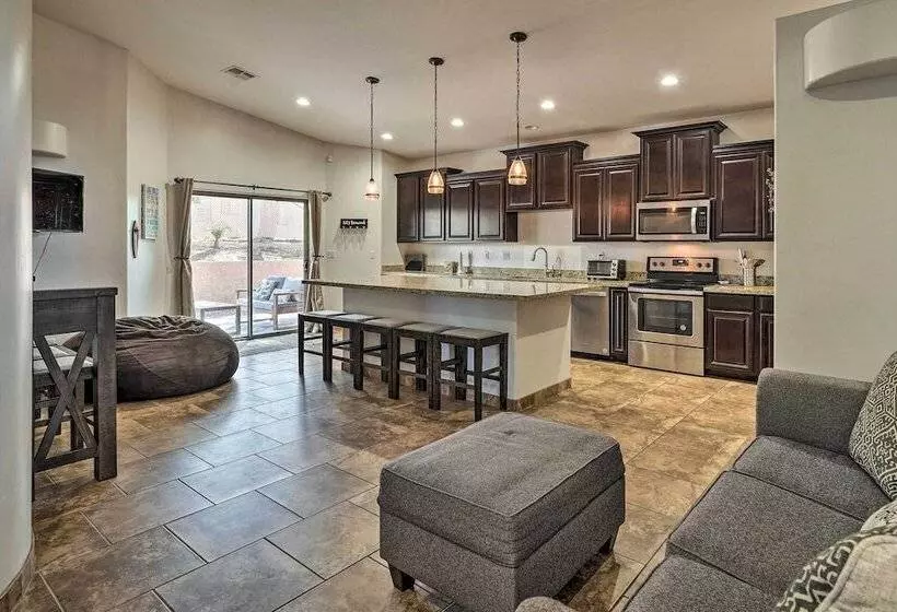 Chic Home In Lake Havasu W/ Fire Pit & Patio