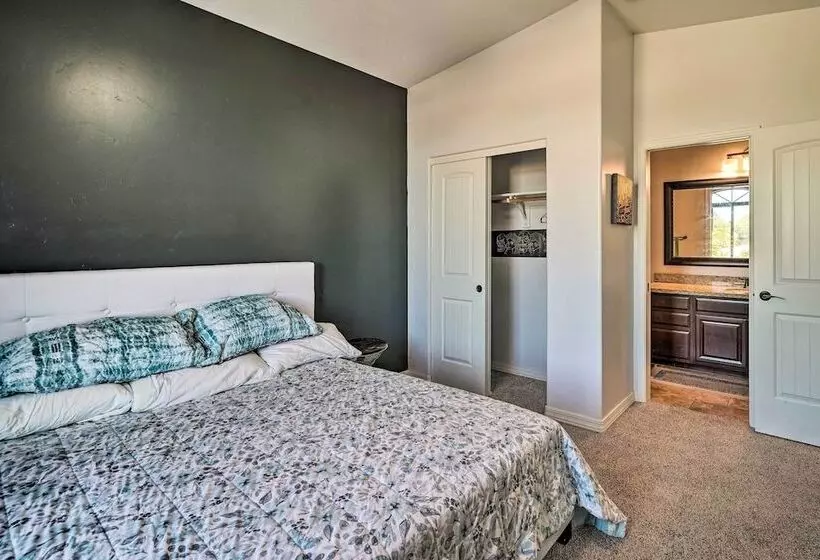 Chic Home In Lake Havasu W/ Fire Pit & Patio
