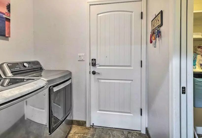 Chic Home In Lake Havasu W/ Fire Pit & Patio