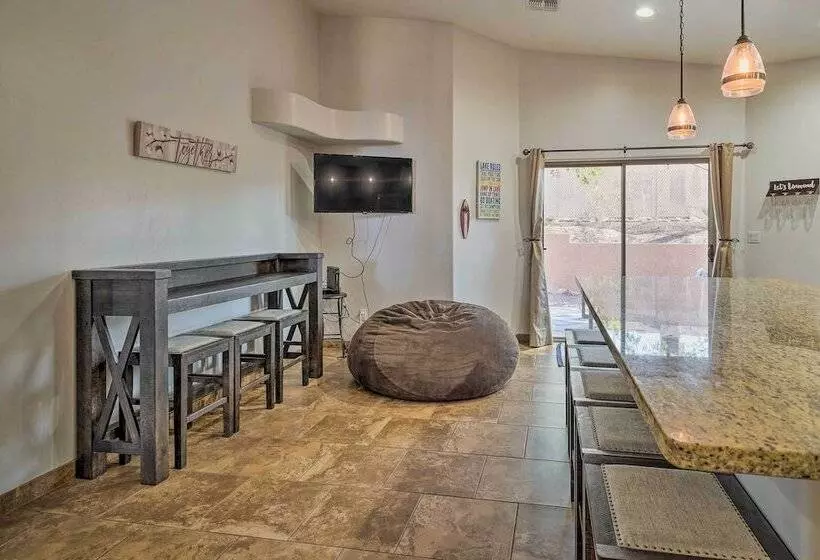 Chic Home In Lake Havasu W/ Fire Pit & Patio