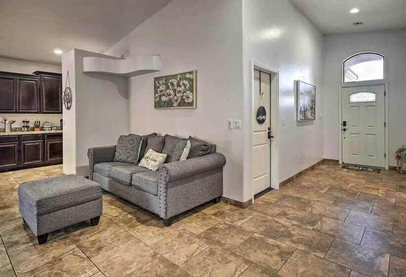 Chic Home In Lake Havasu W/ Fire Pit & Patio