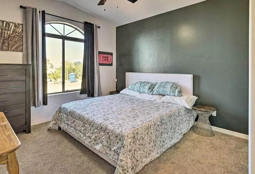 Chic Home In Lake Havasu W/ Fire Pit & Patio