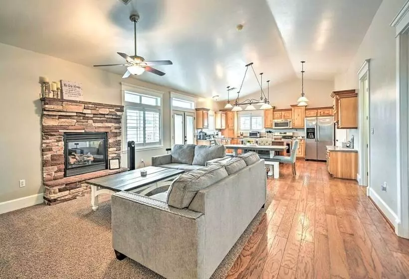 Bellemont Family Home W/ Hot Tub & Playground Set