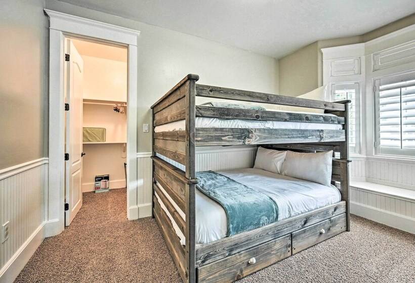 Bellemont Family Home W/ Hot Tub & Playground Set