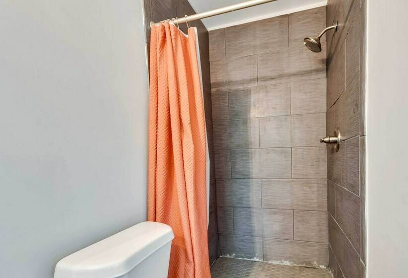 Delightful Tuskegee Home Great For Families!