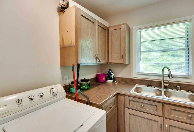 Delightful Tuskegee Home Great For Families!