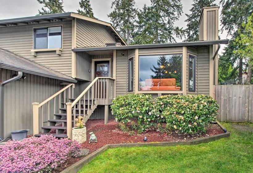 Dog Friendly Home: Fenced Yard, Great Amenities!