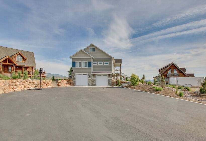 Garden City Gem: Private Hot Tub & Game Room!