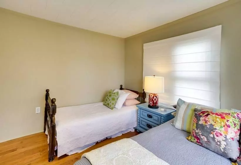 Grand Junction Lake Home: 13 Mi To South Haven!