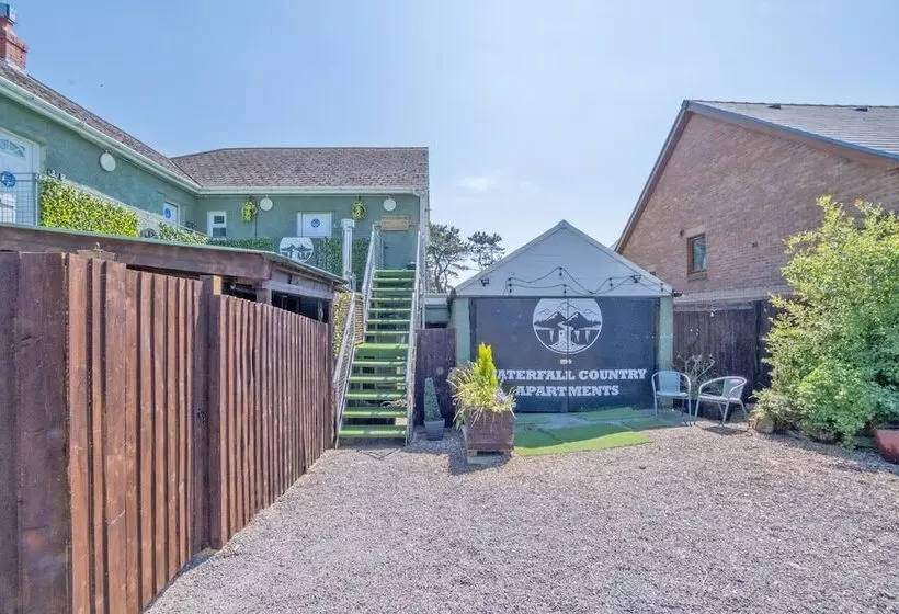 簡易ホテル Waterfall Country Escape