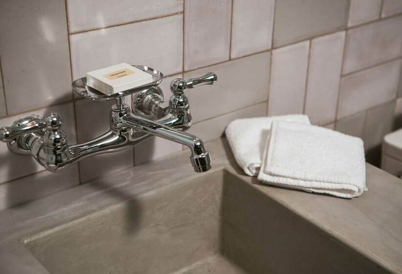 בית מלון כפרי Little Cat Lodge