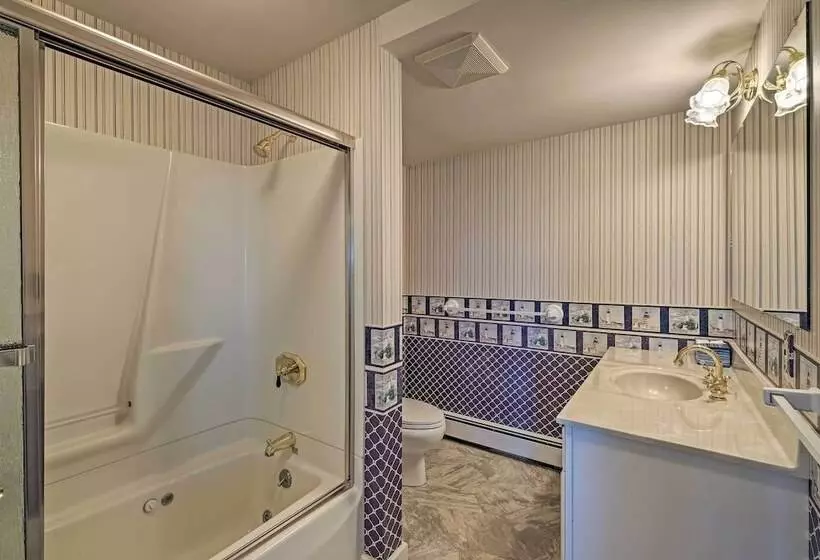 Lovely Waterfront Owls Head Home W/ Own Beach