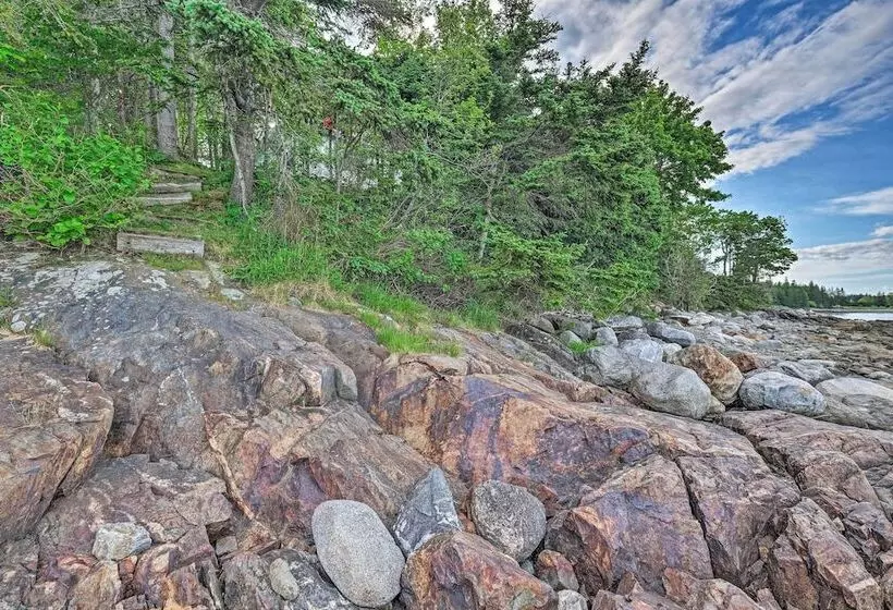 Lovely Waterfront Owls Head Home W/ Own Beach