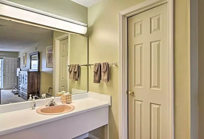 Screened Deck: Margaritaville Lake Resort Retreat!