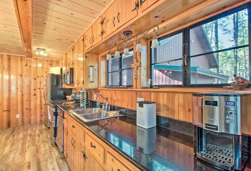 Furnished Patio & Fire Pit: Pinetop Cabin!