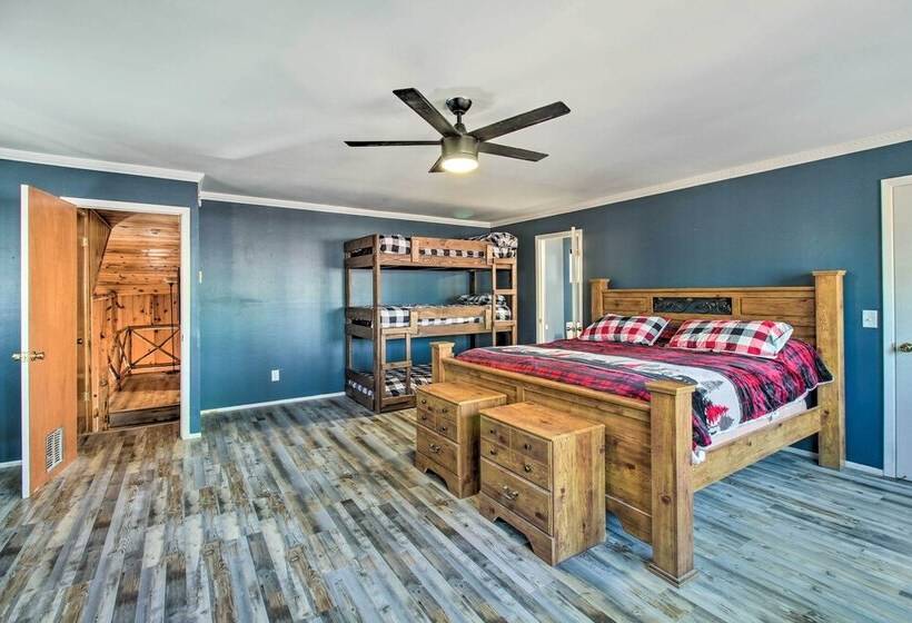 Furnished Patio & Fire Pit: Pinetop Cabin!